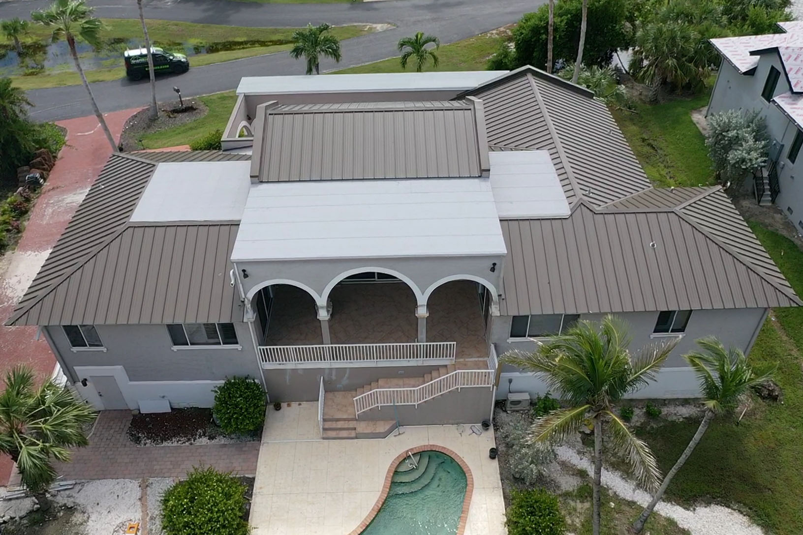 Standing Seam Metal Roof System with a Flat roof